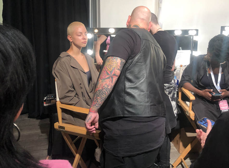 New York Fashion Week, James Vincent przy pracy